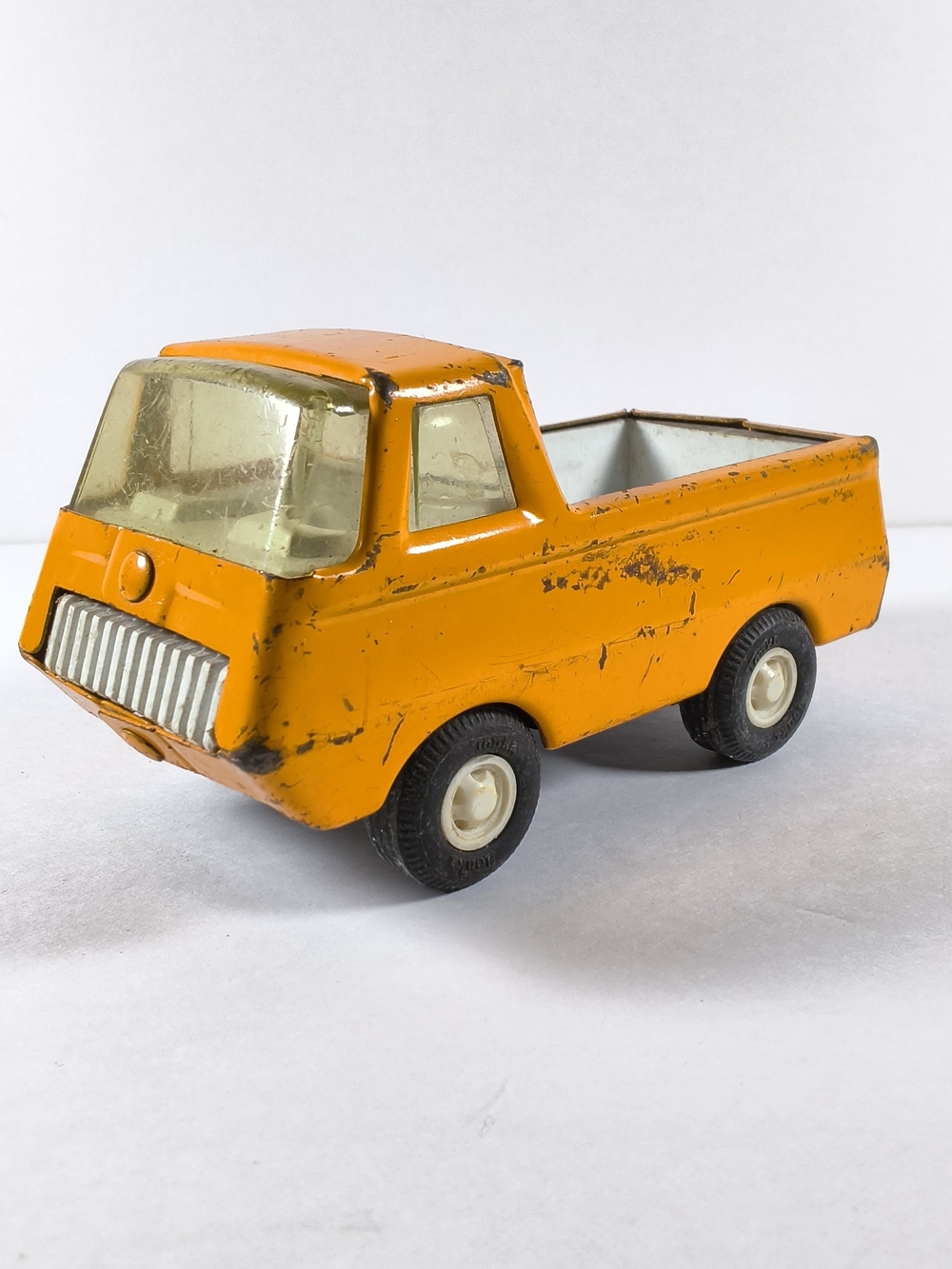 ​Vintage Tonka Orange Yellow Cabover Pickup Truck White Bed Pressed Steel 1:36